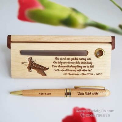 bo-but-go-khac-ten-logo-but-go-xoay-hop-but-go-khac-laser-lam-qua-tang-doanh-nghiep-qua-tang-thay-co-giao-20-thang-11 (1)